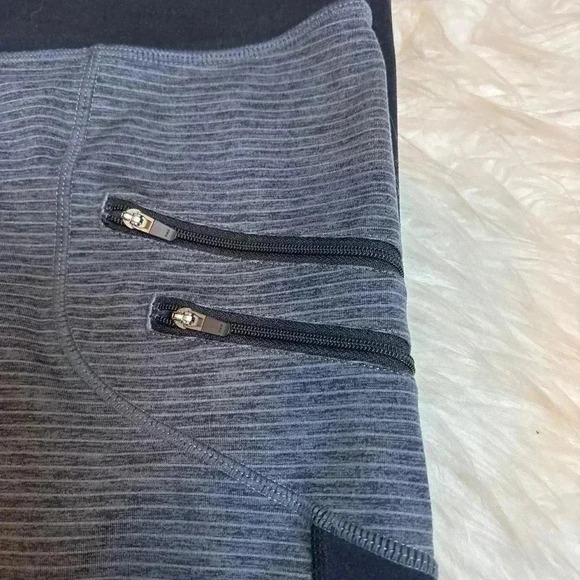 Zella gray striped, black leggings with zippered pockets size S - Picture 2 of 5